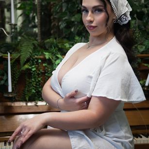 Model - Luna Night ass