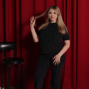 Model - SarahMolligan heels