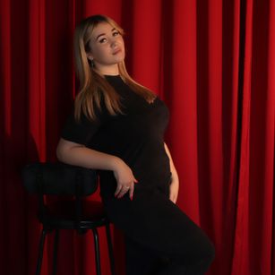 Model - SarahMolligan stockings