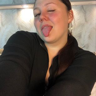 Model - Ruth bigboobs