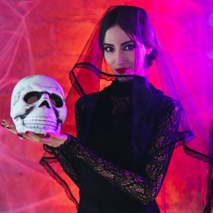 Model - Avril Lewis cei