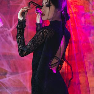 Model - Avril Lewis femdom