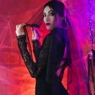 Model - Avril Lewis dominatrix