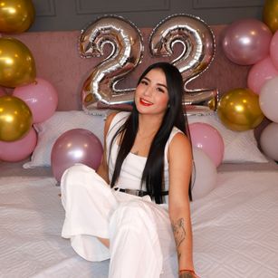 Model - Abbie Khalifa dildo