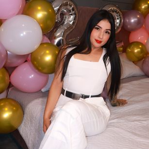 Model - Abbie Khalifa smalltits