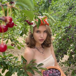 Model - IrinaBorjo shy