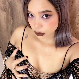 Model - Natasha Rey latina