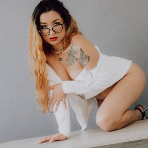 Model - AmbarSantany squirt