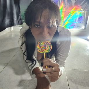 Model - kristalLawren01 feet