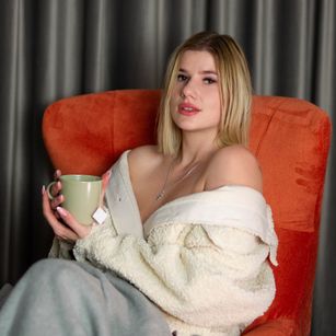 Model - AmberBeauty bigtits