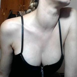 Model - Mistressmilly32 cei