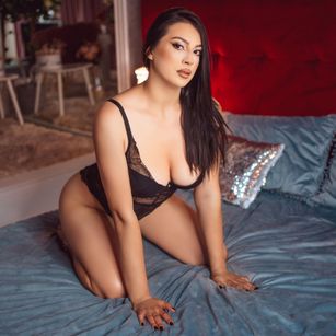 Model - MaddieAdams brunette