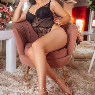 Model - MaddieAdams fingering