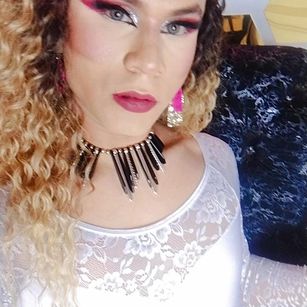 Model - Saskya_deluxxe latina