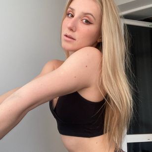 Model - Ariana Blonde
