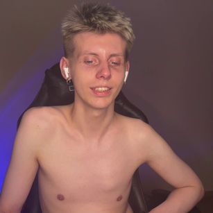 Model - vladdymeow oil