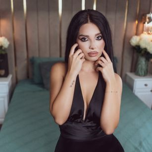 Model - RaileyCarter joi