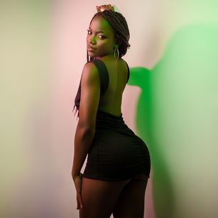 Model - NaomiKorz touchme