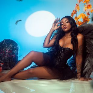 Model - SalomeRestrepo findom