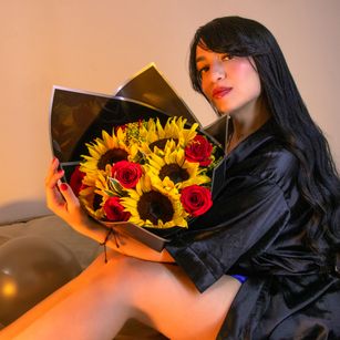 Model - Nini bigboobs