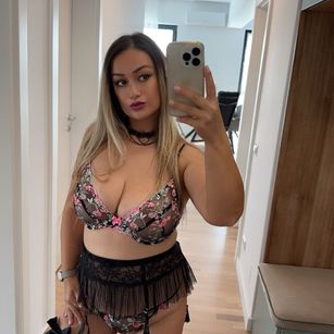 Model - Irinna Moris anal