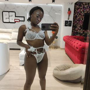 Model - Melanie Williams roleplay