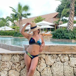 Model - SelenaMILF sexy