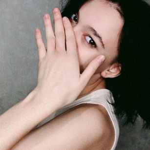 Model - LucyGoldi feet