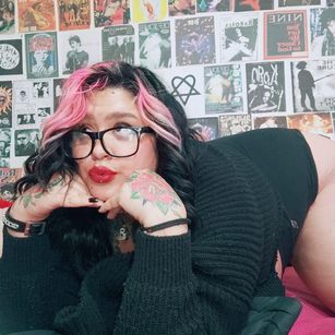 Model - Bonnie Stardustt shaved