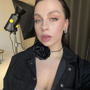 Model - Luna Night ass