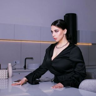 Model - Luna Night joi