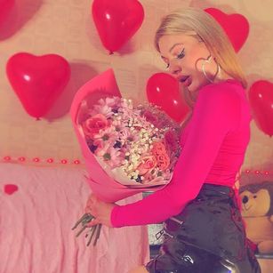 Model - Dreamy Alice young