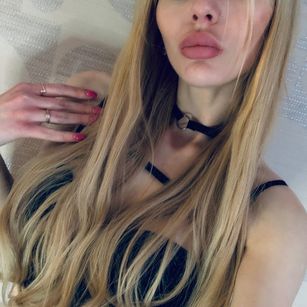 Model - Dreamy Alice joi