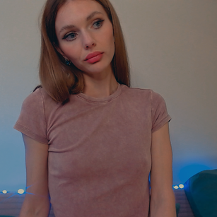 Model - Dreamy Alice young