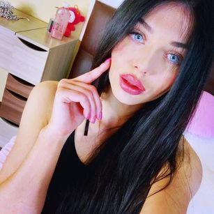 Model - Dreamy Alice beautiful