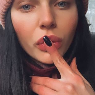 Model - Dreamy Alice young