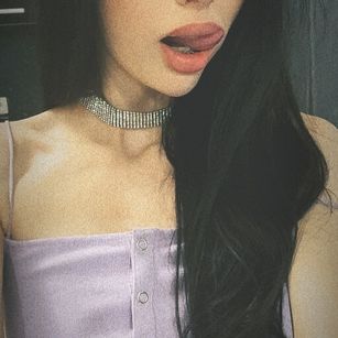 Model - Dreamy Alice young