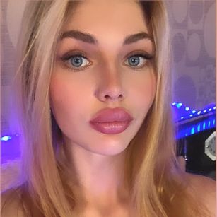 Model - Dreamy Alice young