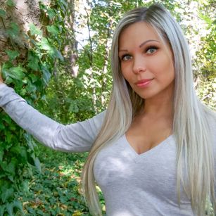 Model - Goddess Barbie Femdom Hottie cei