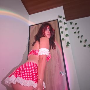 Model - TRIANA INNEY mamada