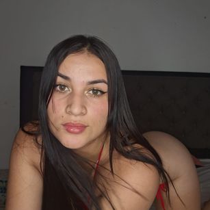 Model - TRIANA INNEY axilas