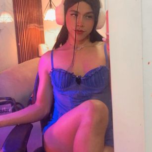 Model - Danni Grovers latina