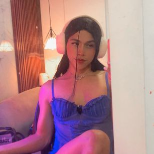 Model - Danni Grovers cock