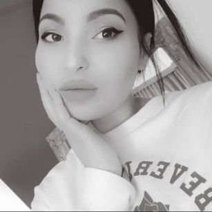 Model - taahira anal