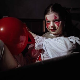 Model - AdelineConrad brunette