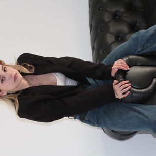 Model - EmelyHoward smile