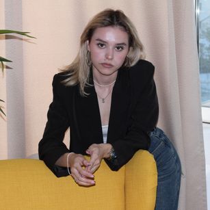 Model - EmelyHoward heels