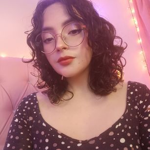 Model - Manu Meow dildo