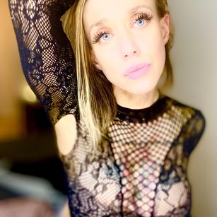 Model - Veronica Ronnie Taylor petite