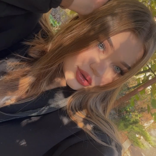 Model - Ninakiss sexy